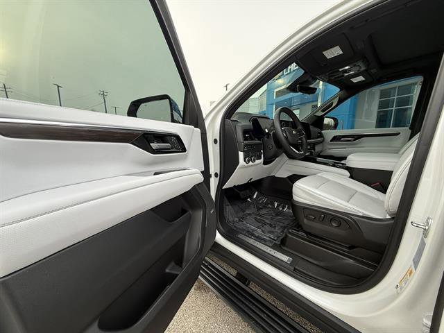 Used 2025 Chevrolet Suburban Premier image 10