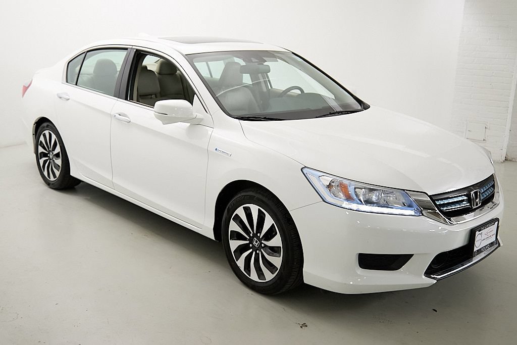 Used 2015 Honda Accord Touring image 4