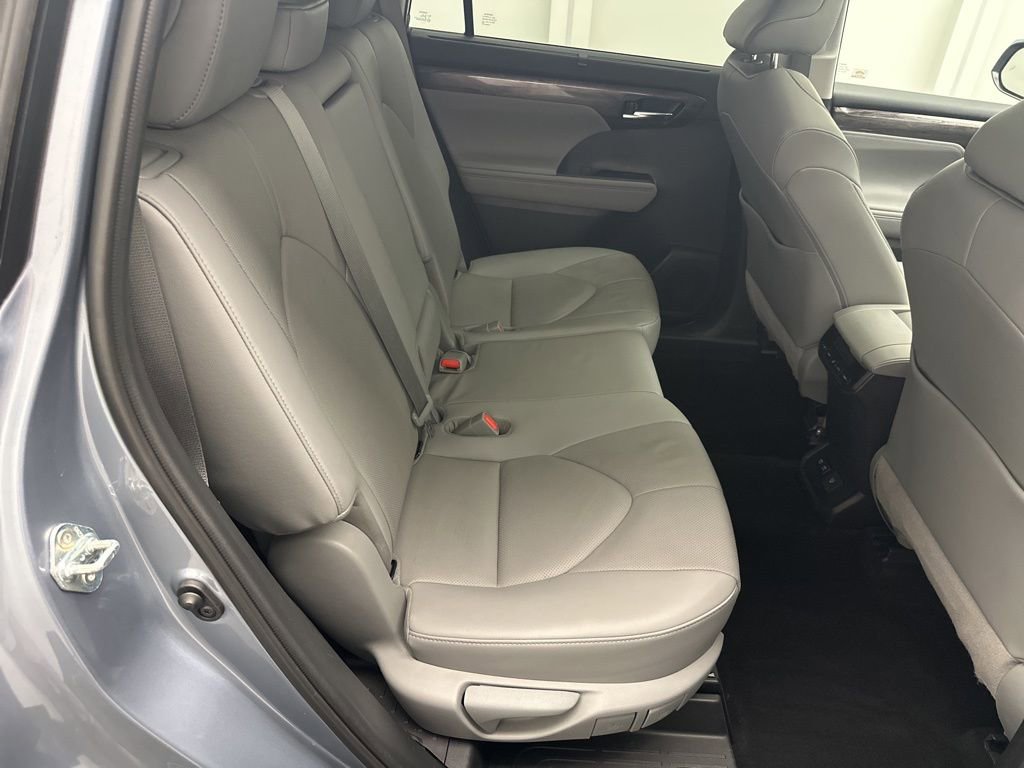 Used 2020 Toyota Highlander Limited image 11