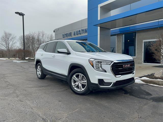 Used 2024 GMC Terrain SLE w/ Driver Convenience Package image 1