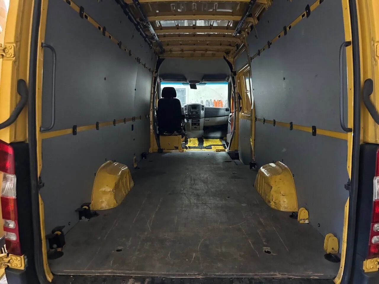 Used 2014 Freightliner Sprinter 2500 image 4