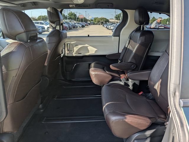 Used 2022 Toyota Sienna Platinum AWD/4WD image 28