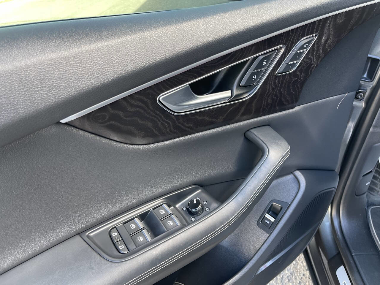 Used 2021 Audi Q8 Prestige image 31