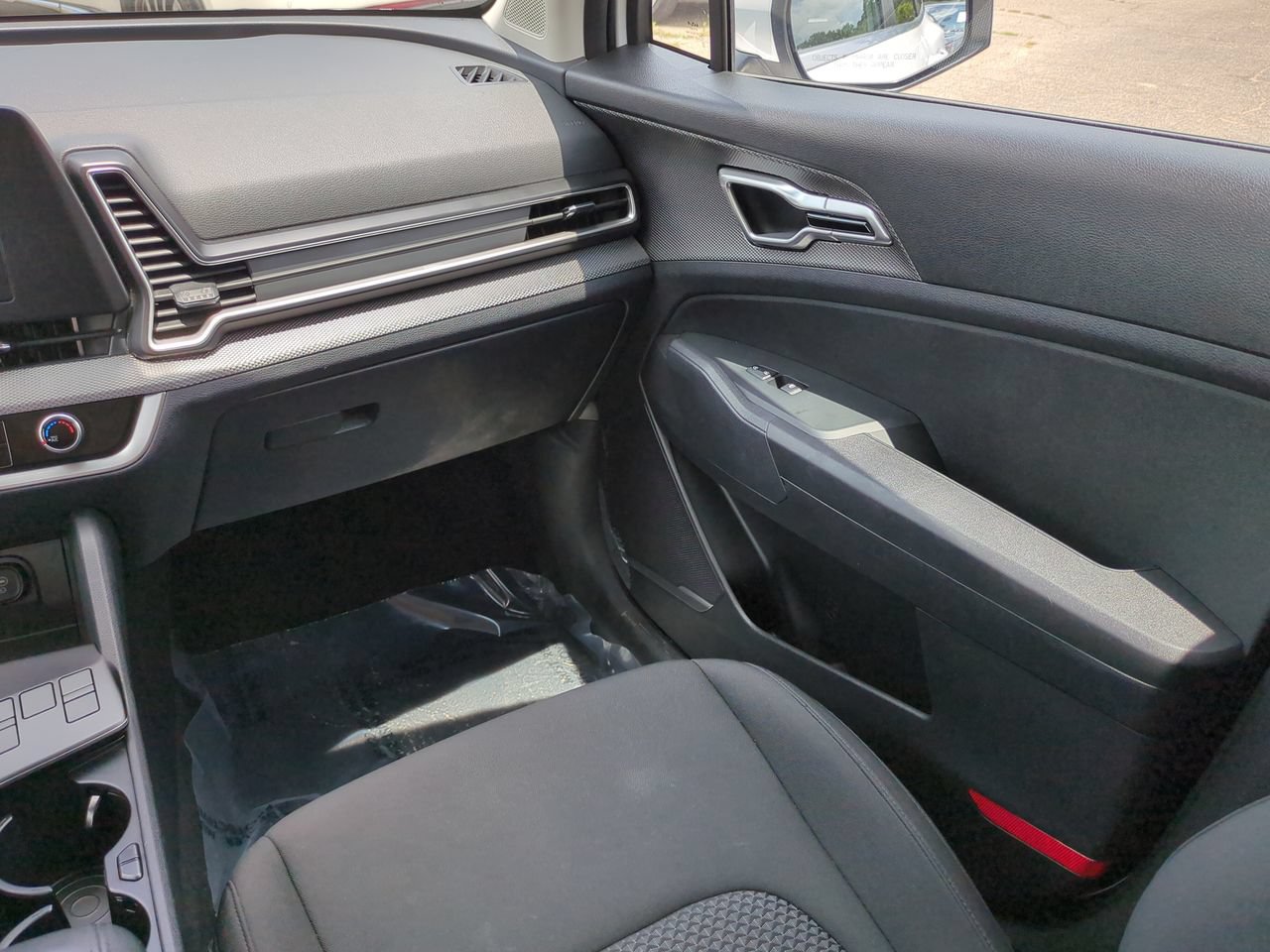 Certified 2025 Kia Sportage LX FWD image 17