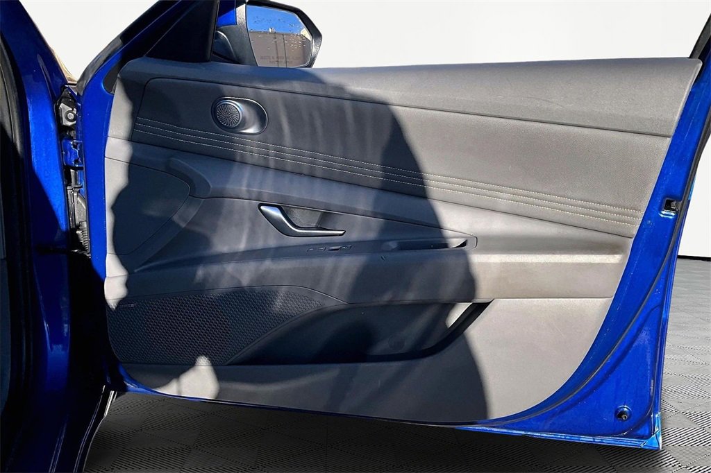 Used 2022 Hyundai Elantra SEL w/ Convenience + Premium Package image 24