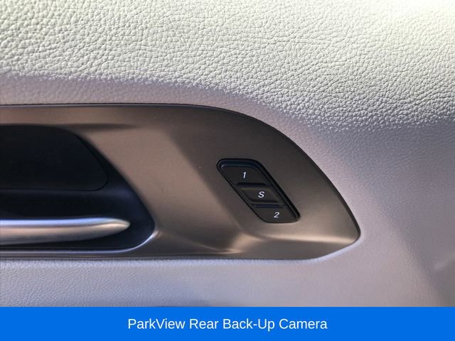 Used 2024 Chrysler Pacifica Touring-L image 5