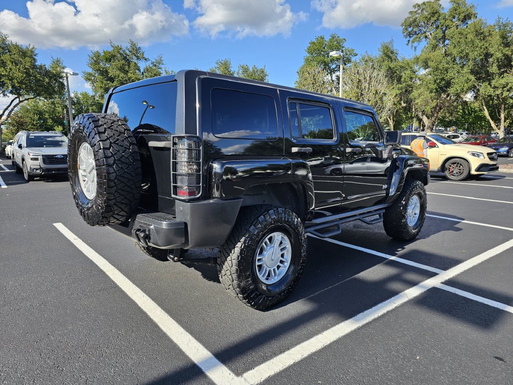 Used 2010 HUMMER H3 Luxury AWD/4WD image 3