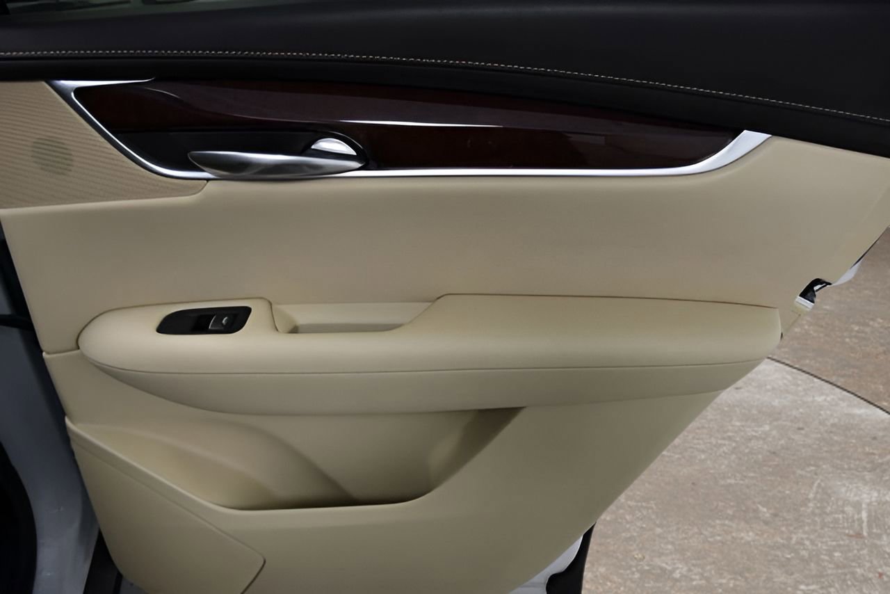 Used 2017 Cadillac XT5 Luxury w/ Driver Awareness Package image 15