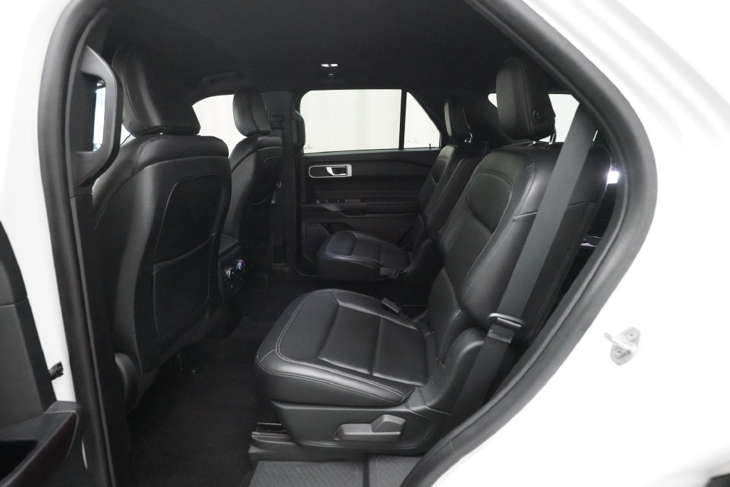 Used 2020 Ford Explorer XLT w/ Equipment Group 202A AWD/4WD image 16
