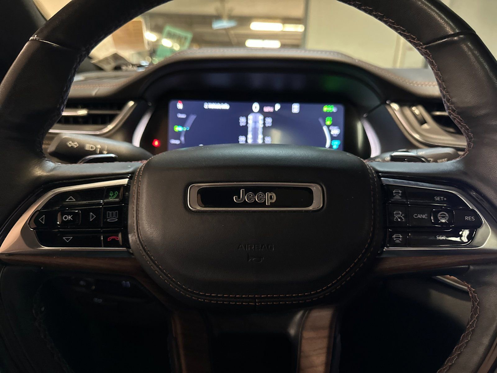 Used 2023 Jeep Grand Cherokee Summit w/ Advanced Protech Group IV AWD/4WD image 23