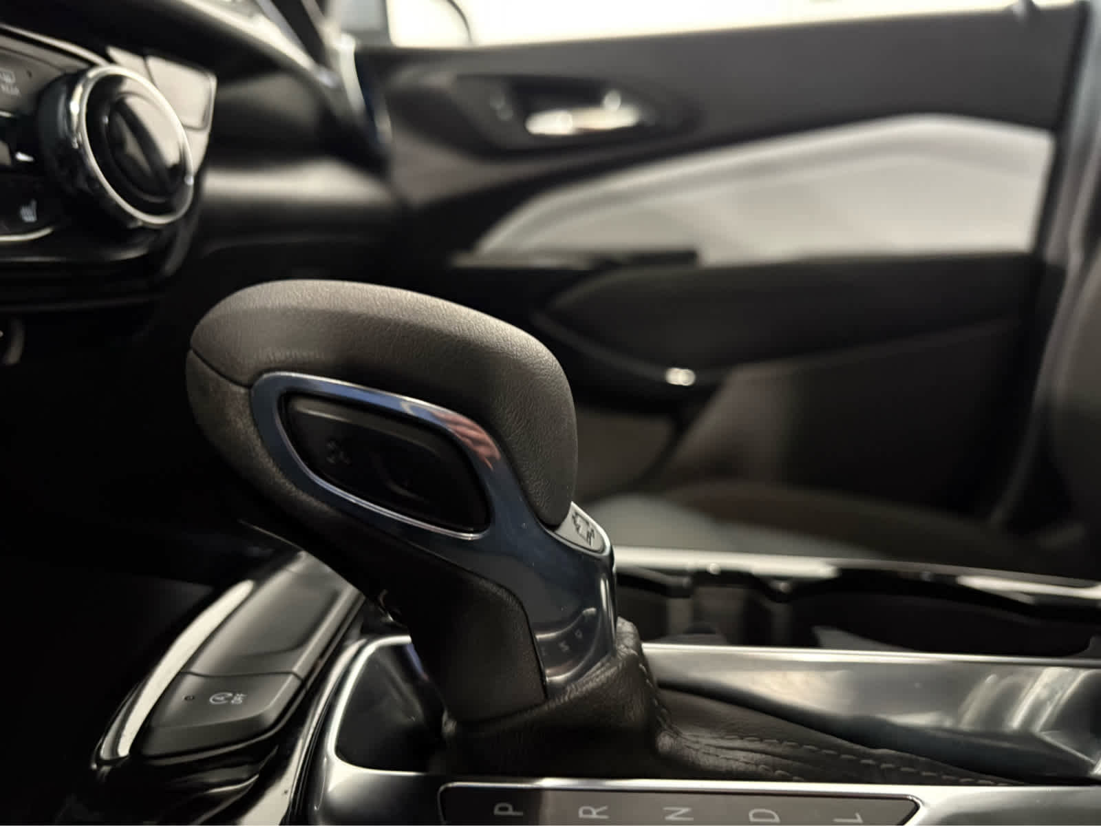 Certified 2025 Chevrolet Trax LT w/ LT Convenience Package image 25