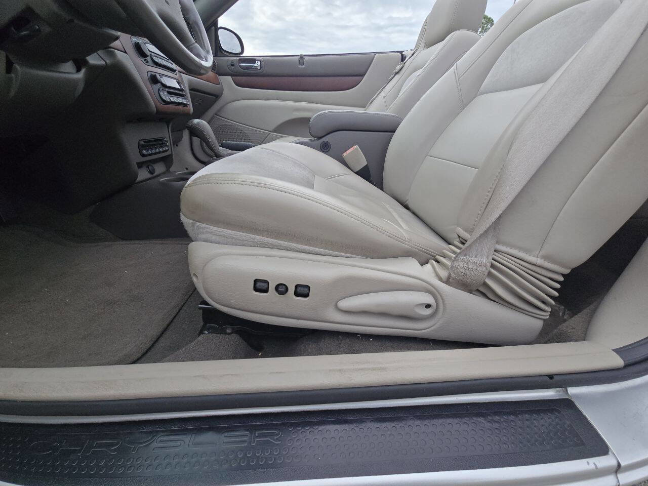 Used 2006 Chrysler Sebring Limited w/ Spring Special Group image 10