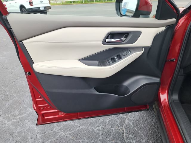 Used 2025 Nissan Rogue SV w/ SV Premium Package FWD image 9