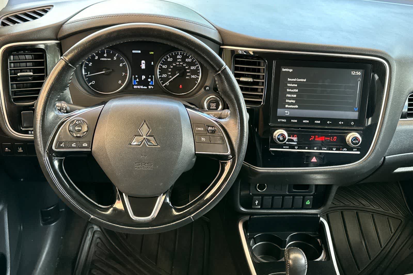 Used 2020 Mitsubishi Outlander SE AWD/4WD image 15