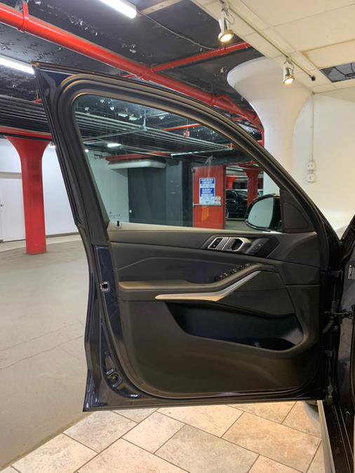 Used 2022 BMW X5 xDrive40i w/ M Sport Package image 11