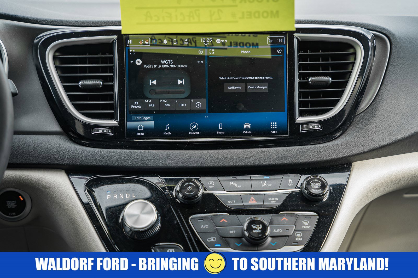 Used 2024 Chrysler Pacifica Touring-L image 22