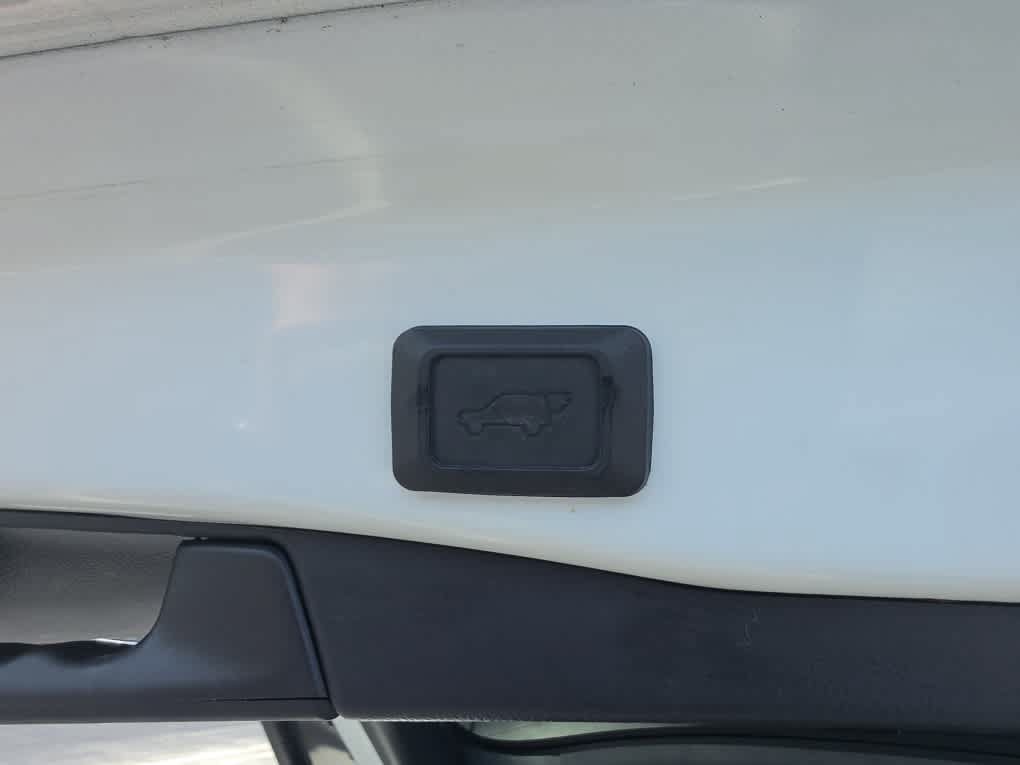 Used 2022 Toyota RAV4 XLE Premium FWD image 28