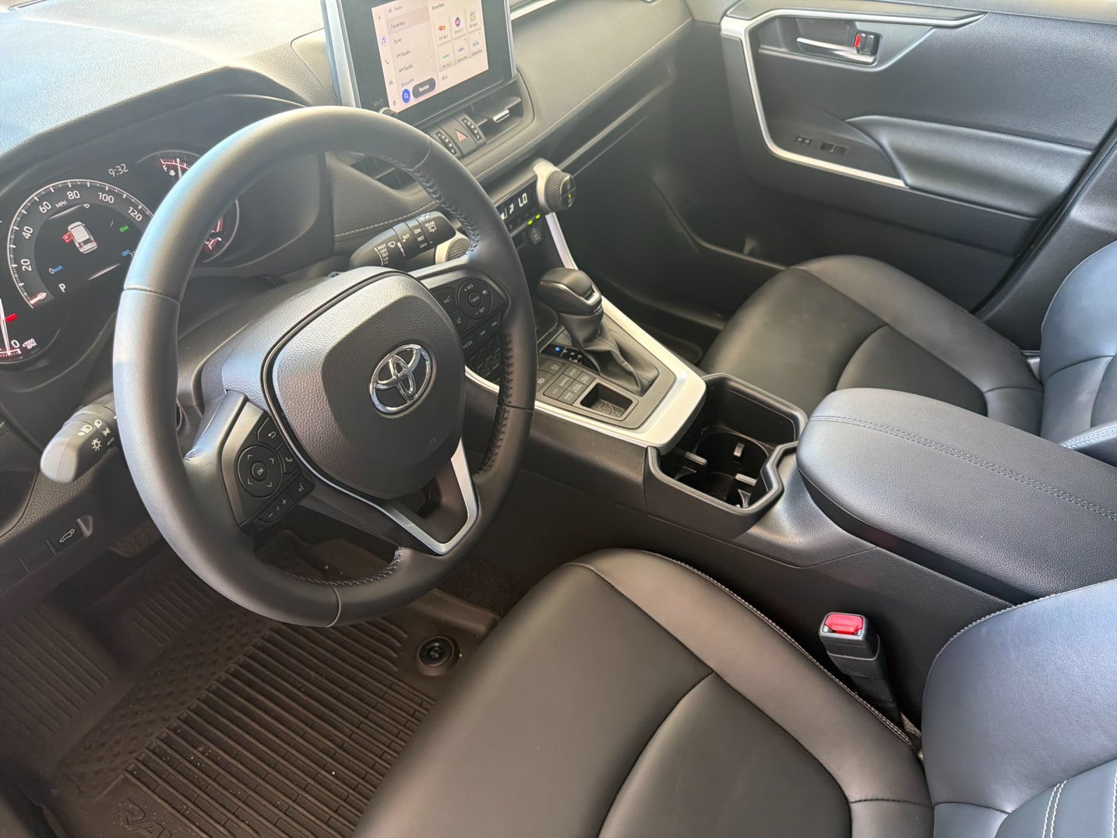 Used 2025 Toyota RAV4 XLE Premium AWD/4WD image 9