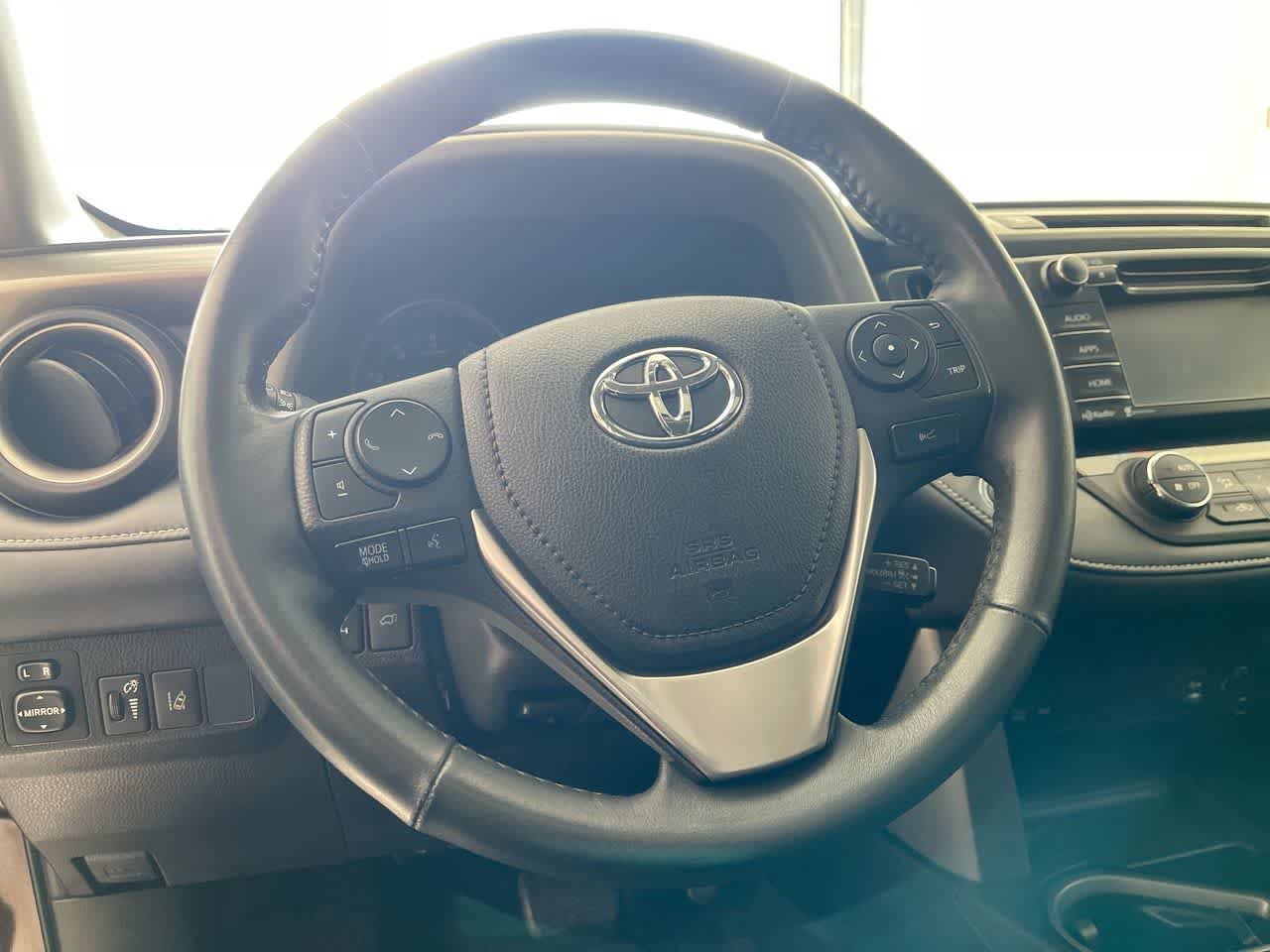 Used 2018 Toyota RAV4 XLE AWD/4WD image 14
