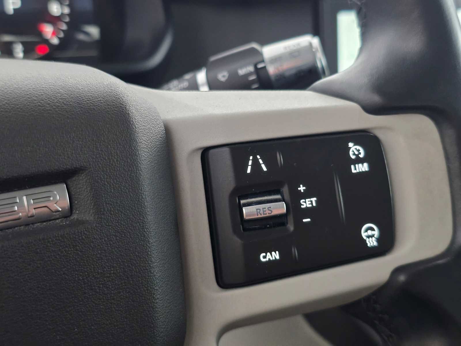 Used 2022 Land Rover Defender 110 SE image 24