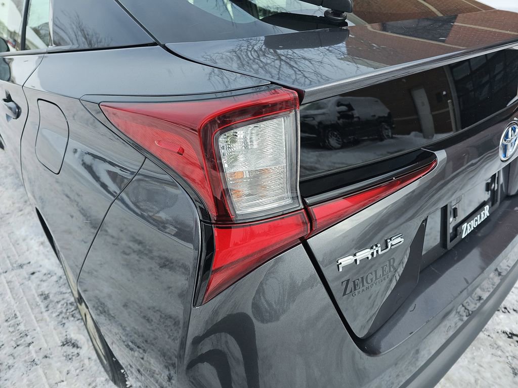 Used 2019 Toyota Prius L Eco image 31