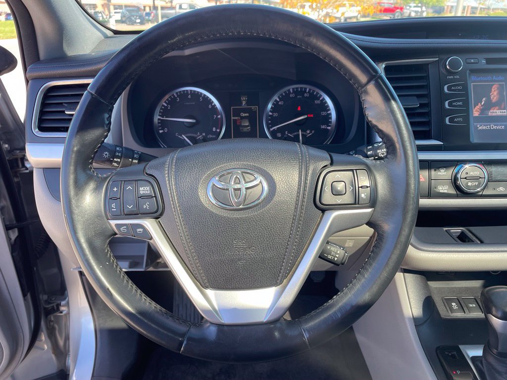Used 2014 Toyota Highlander XLE AWD/4WD image 14