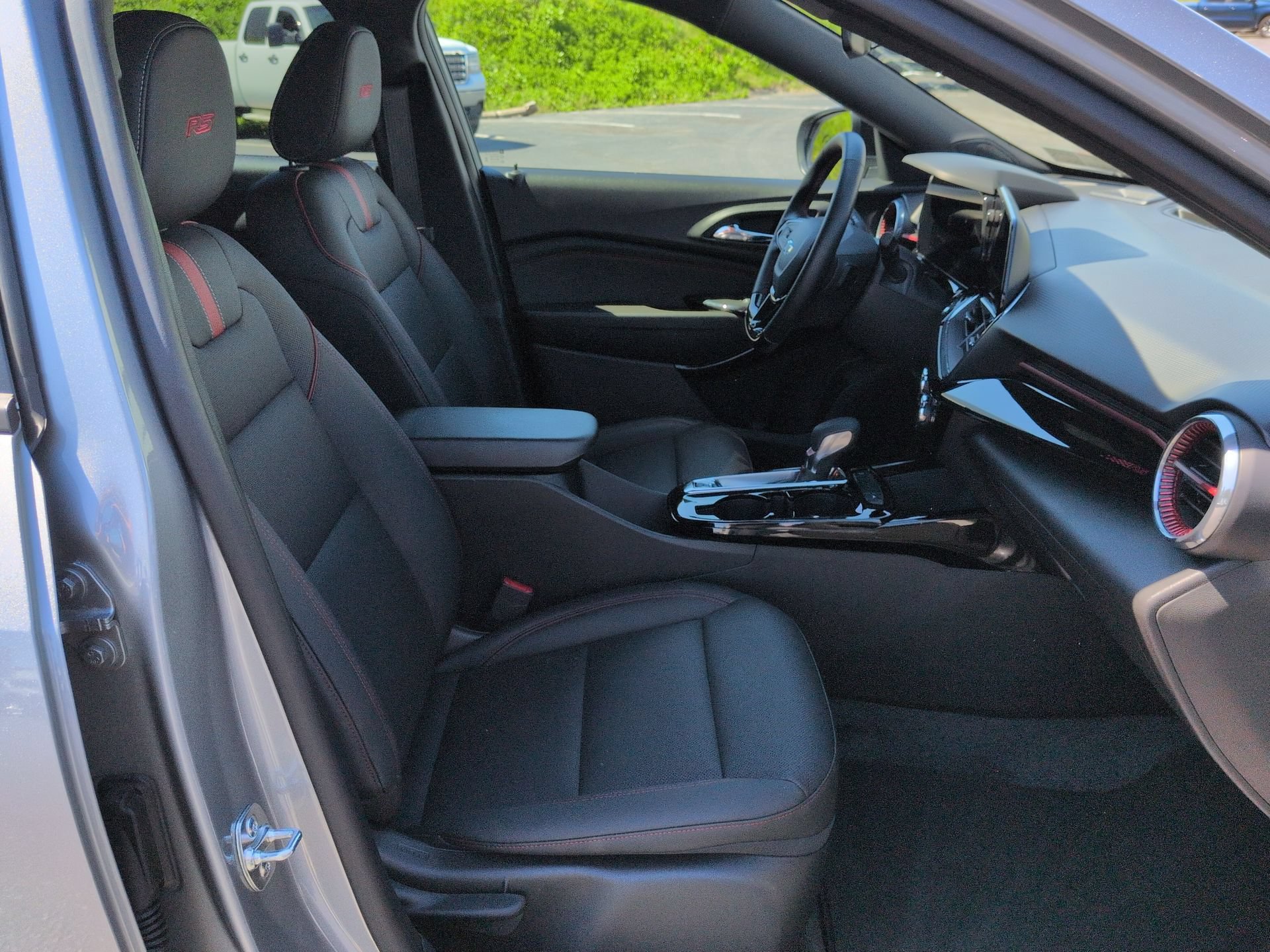 Certified 2025 Chevrolet Trax RS w/ Driver Confidence Package FWD image 26