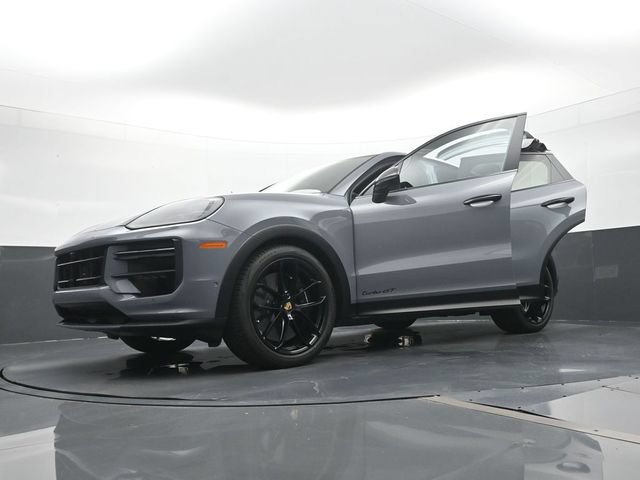 Certified 2024 Porsche Cayenne Turbo GT AWD/4WD image 31