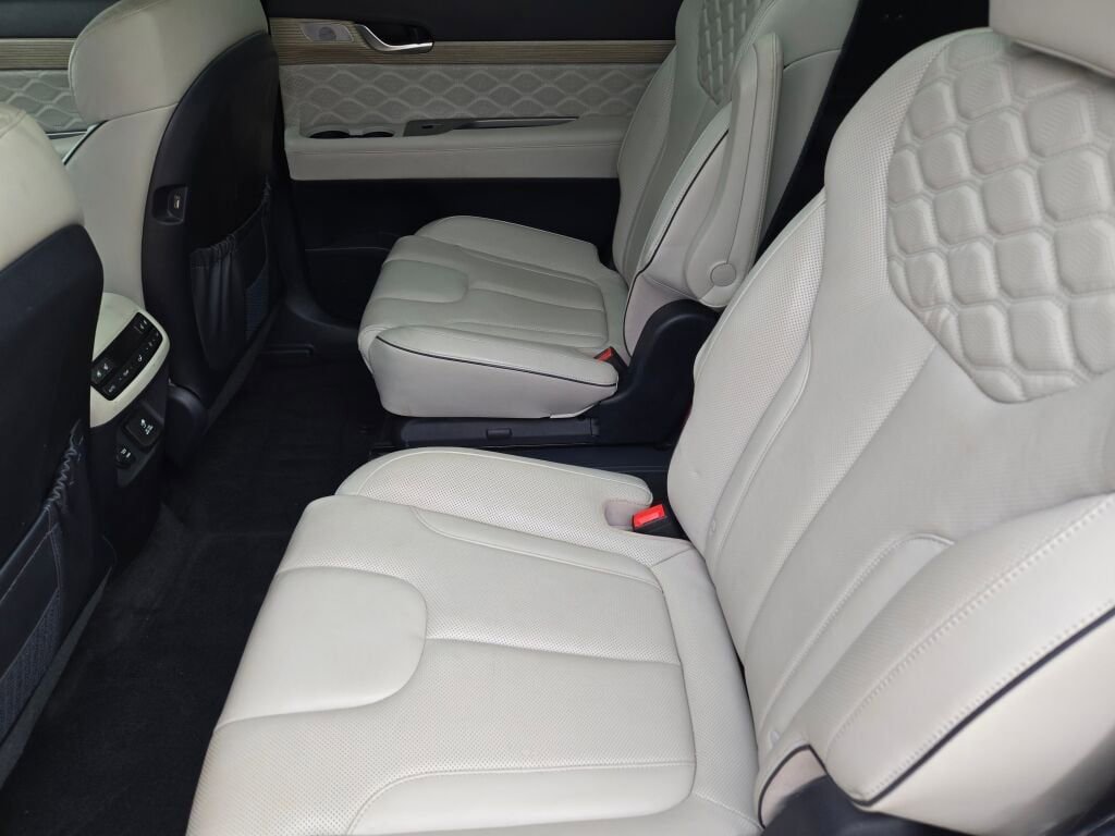 Used 2022 Hyundai Palisade Calligraphy image 16