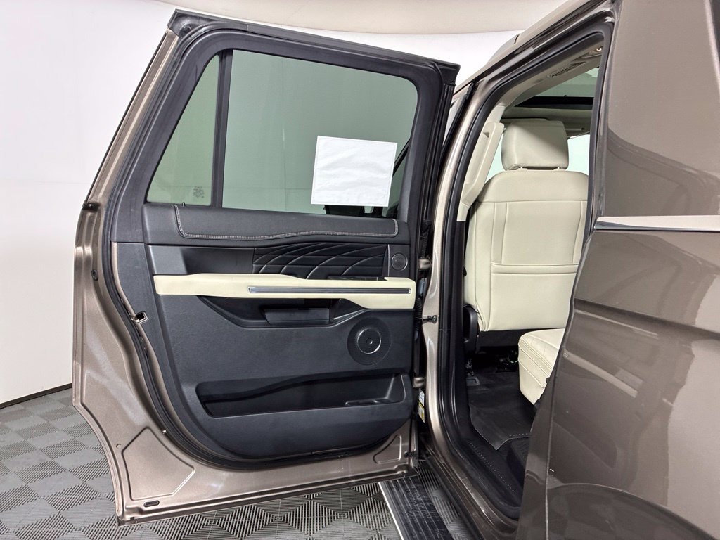 Used 2019 Ford Expedition Max Platinum RWD image 26
