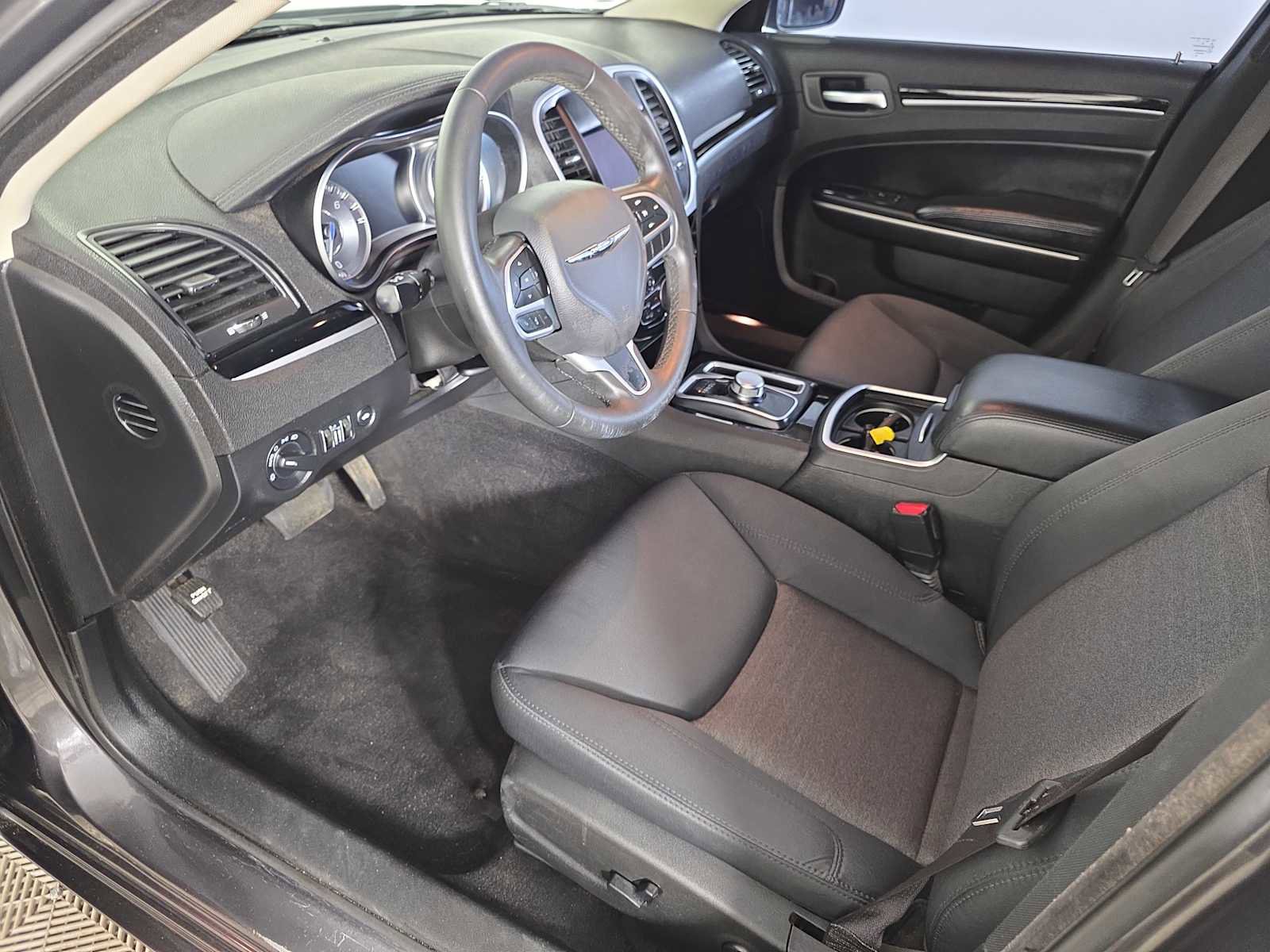 Used 2023 Chrysler 300 Touring image 10