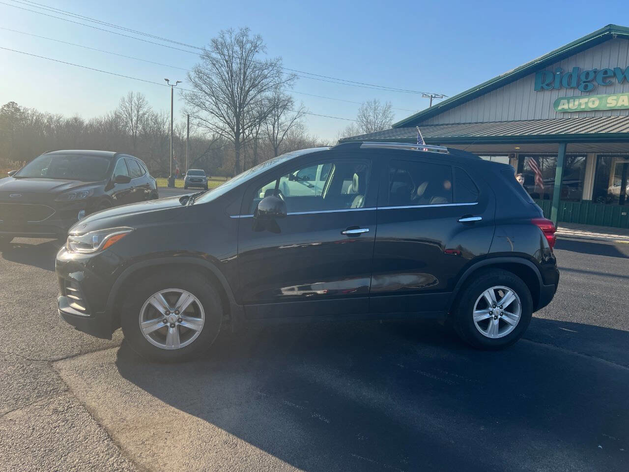 Used 2020 Chevrolet Trax LT w/ LT Convenience Package FWD image 2