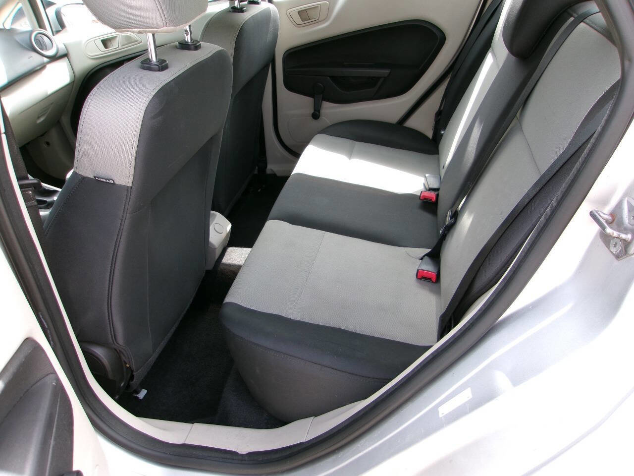 Used 2013 Ford Fiesta S image 6