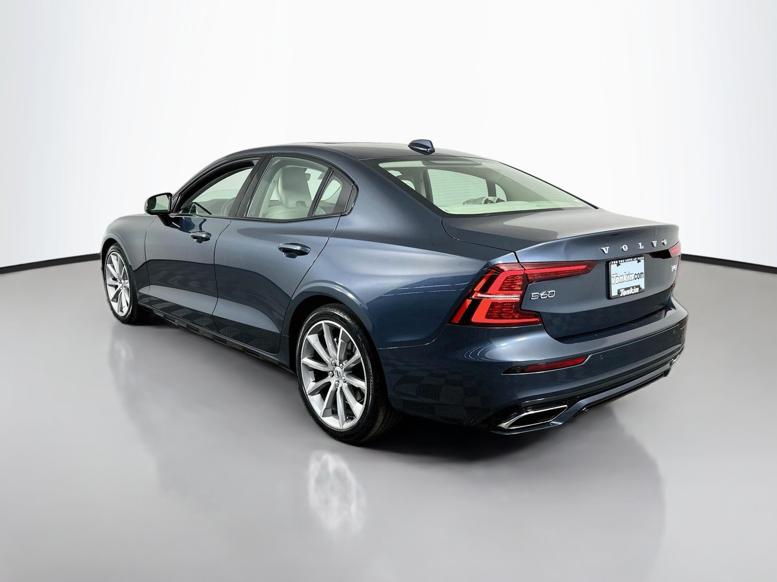 Used 2021 Volvo S60 T5 Momentum w/ Advanced Package AWD/4WD image 5
