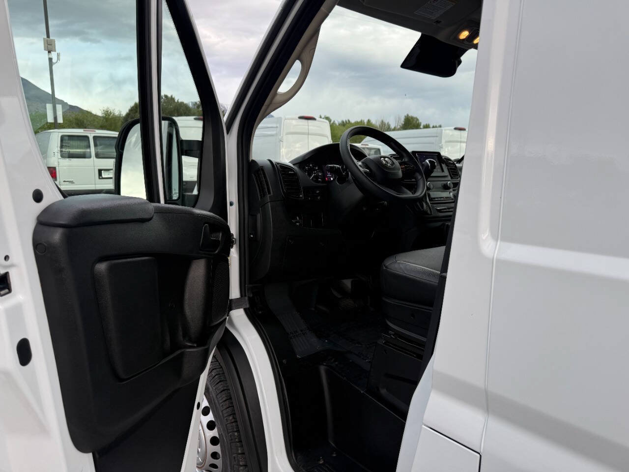 Used 2025 RAM ProMaster 2500 w/ Convenience Group FWD image 14