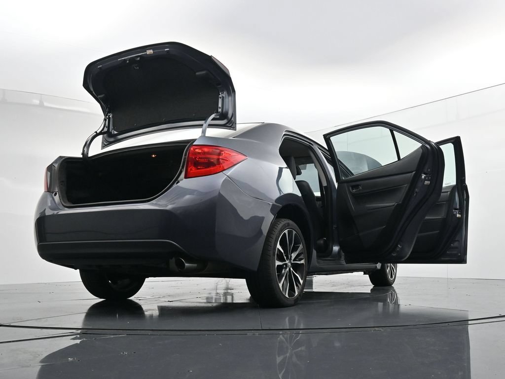 Used 2017 Toyota Corolla SE w/ Carpet Mat Package (TMS) FWD image 36
