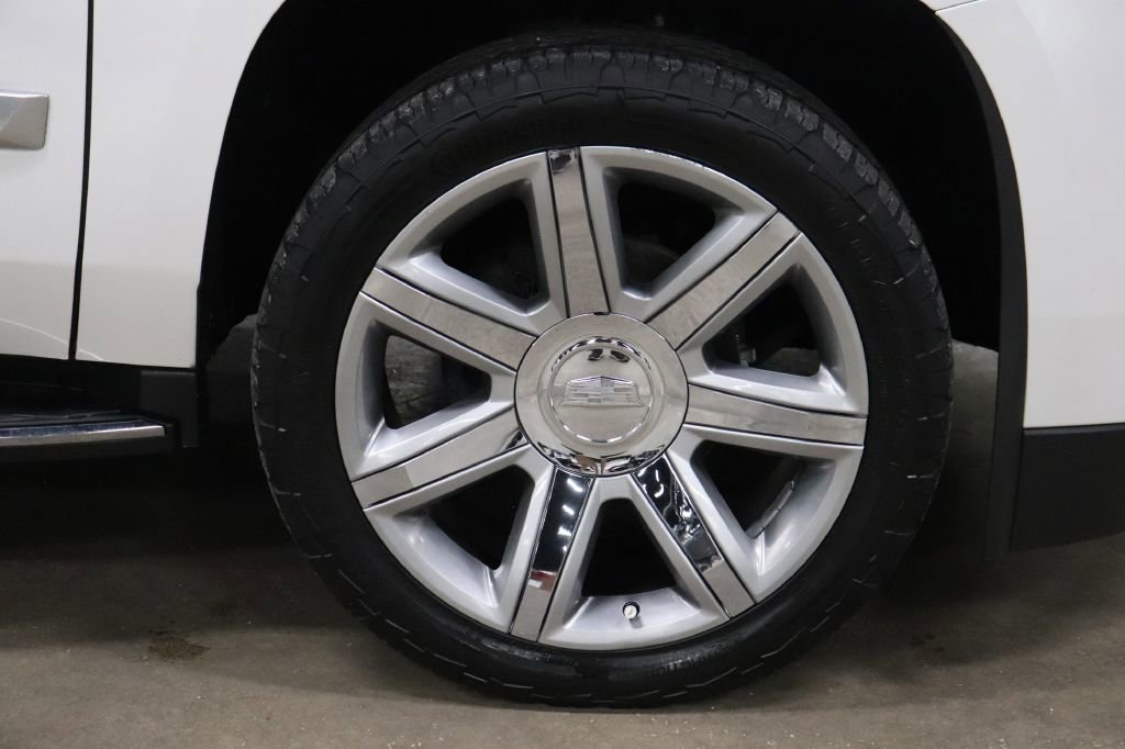 Used 2020 Cadillac Escalade ESV Premium Luxury image 35