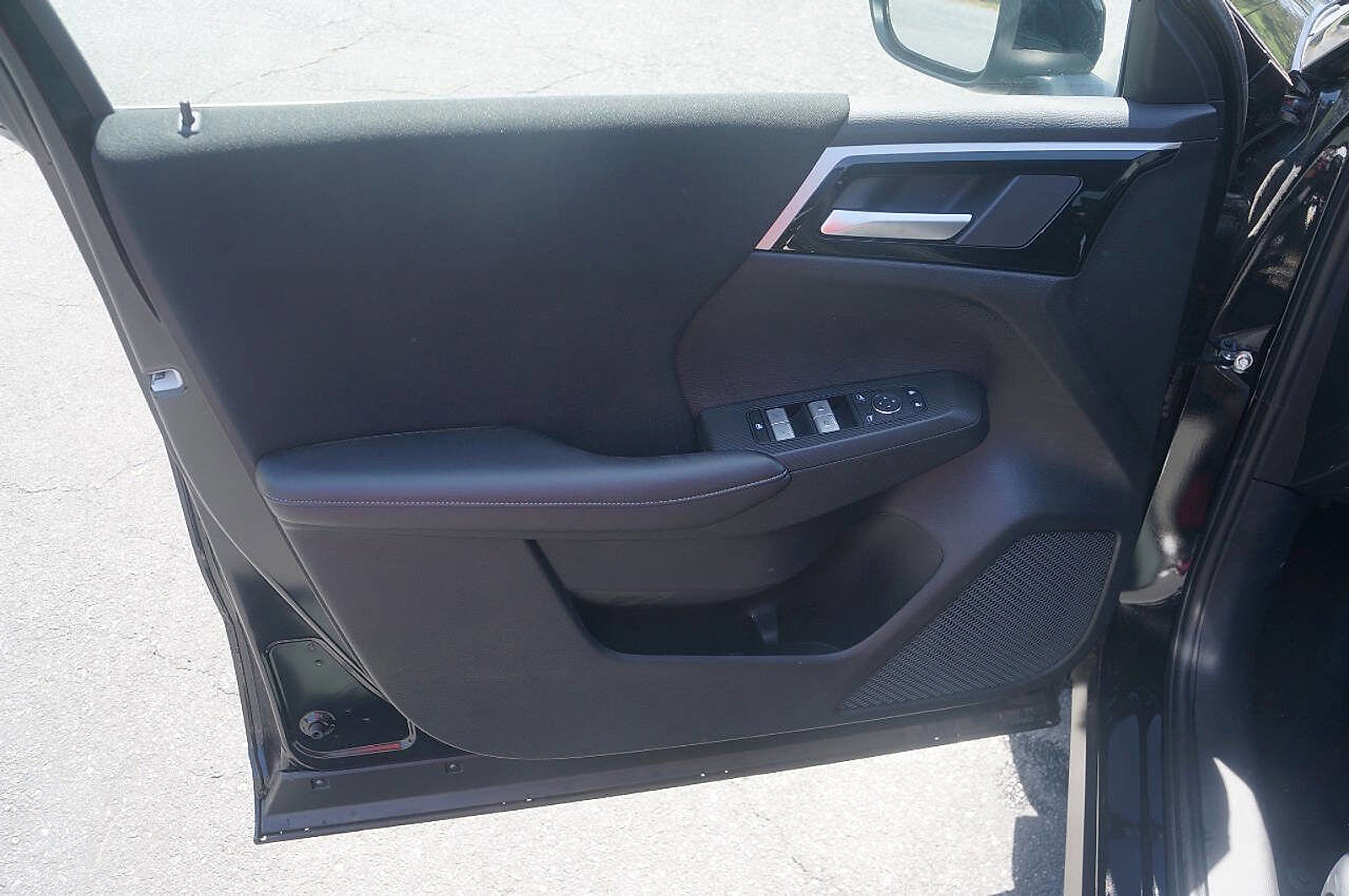 New 2025 Mitsubishi Outlander ES image 9