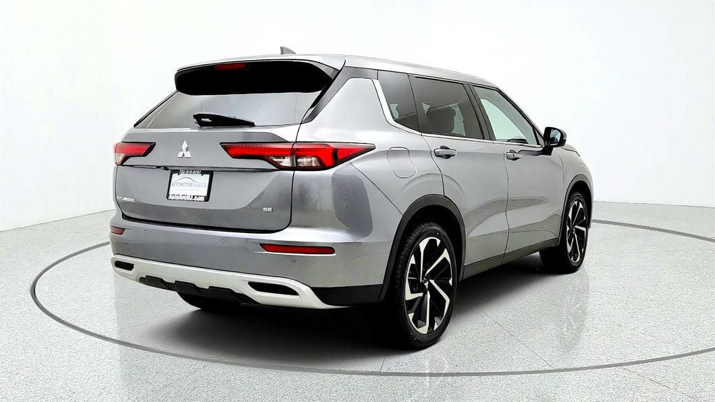 Used 2022 Mitsubishi Outlander SE AWD/4WD image 5