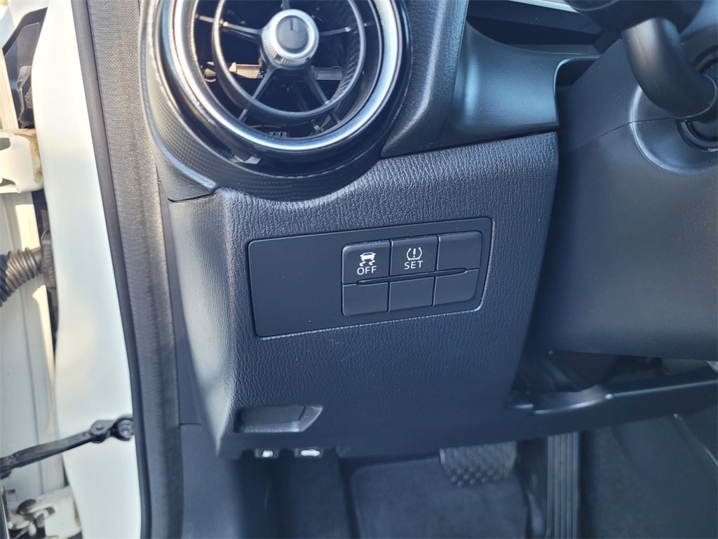 Used 2020 Toyota Yaris XLE image 25