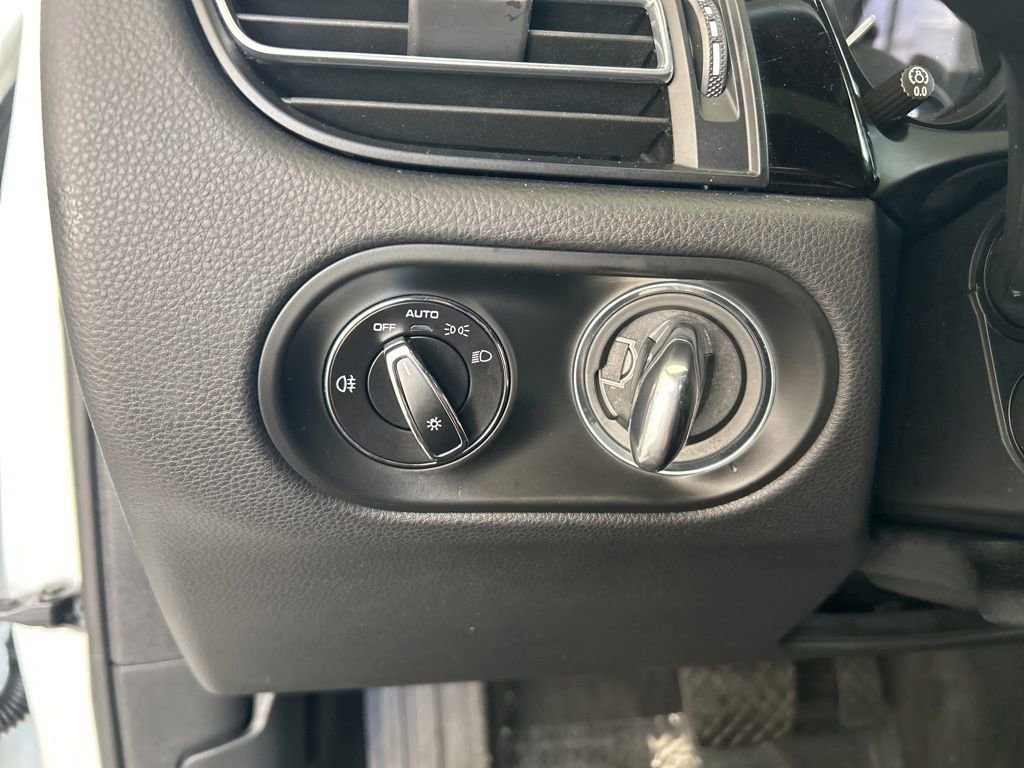 Used 2022 Porsche Macan image 47