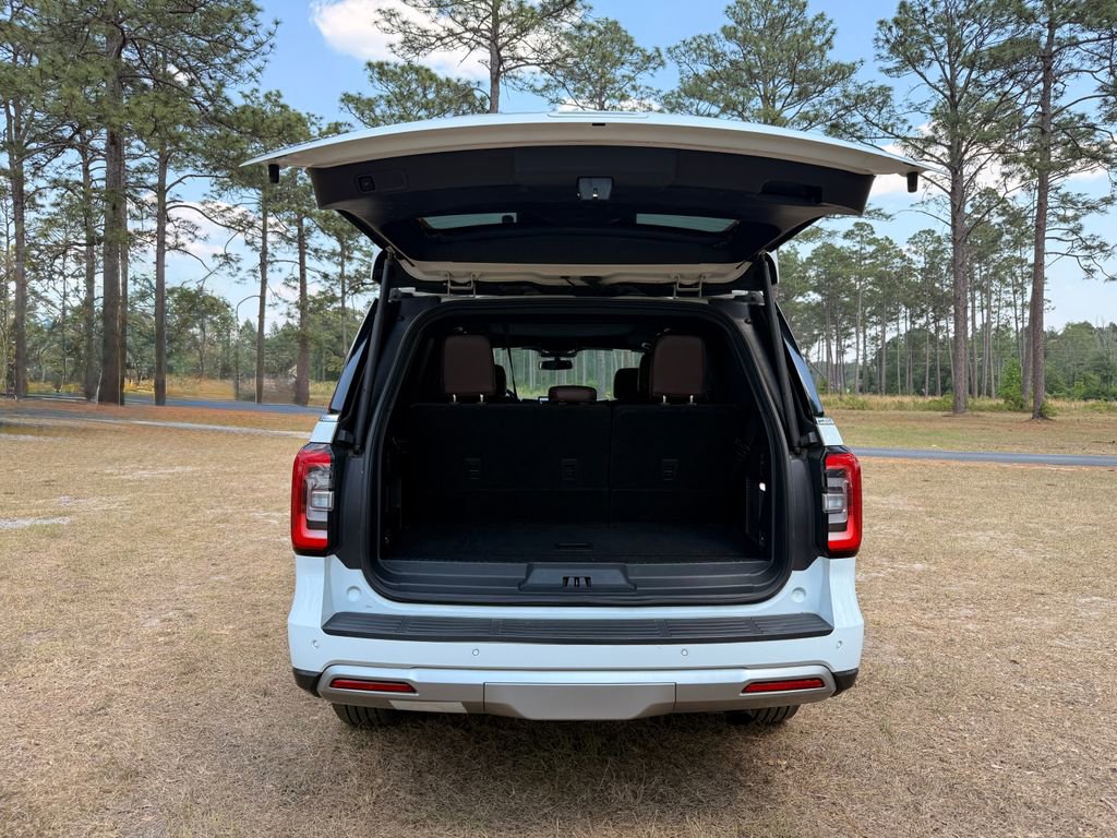 Used 2024 Ford Expedition Limited RWD image 9