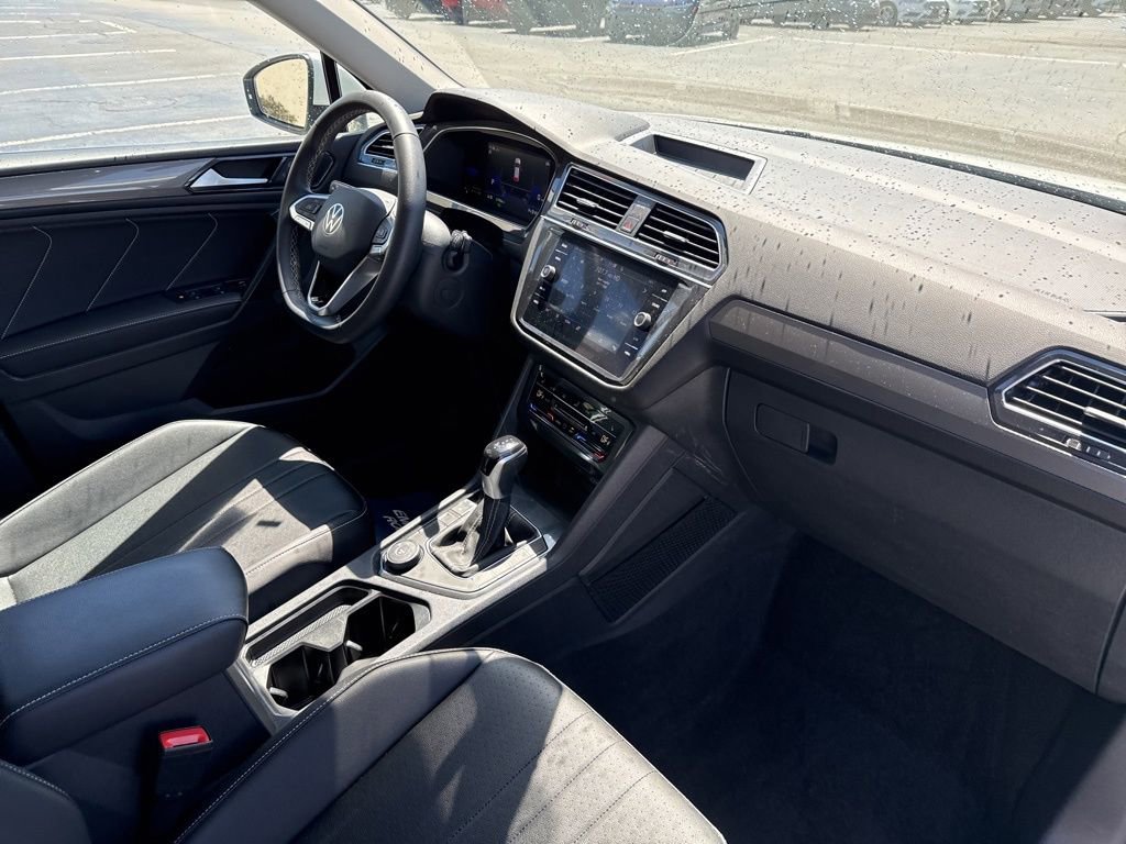 Used 2022 Volkswagen Tiguan SE AWD/4WD image 27