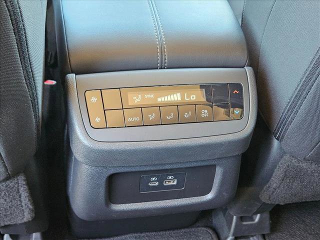 Used 2025 Nissan Pathfinder SV AWD/4WD image 17
