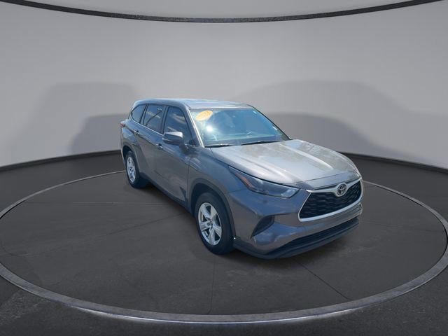 Used 2023 Toyota Highlander L image 4