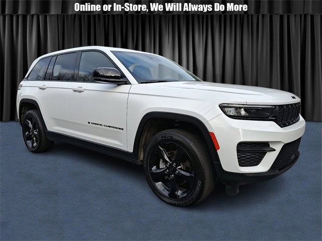 Used 2024 Jeep Grand Cherokee Altitude image 1