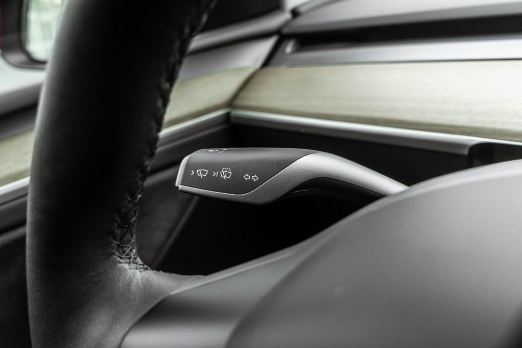 Used 2024 Tesla Model Y Long Range image 23