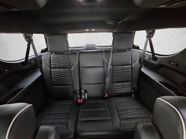 Used 2022 Cadillac Escalade ESV Premium Luxury Platinum RWD image 16