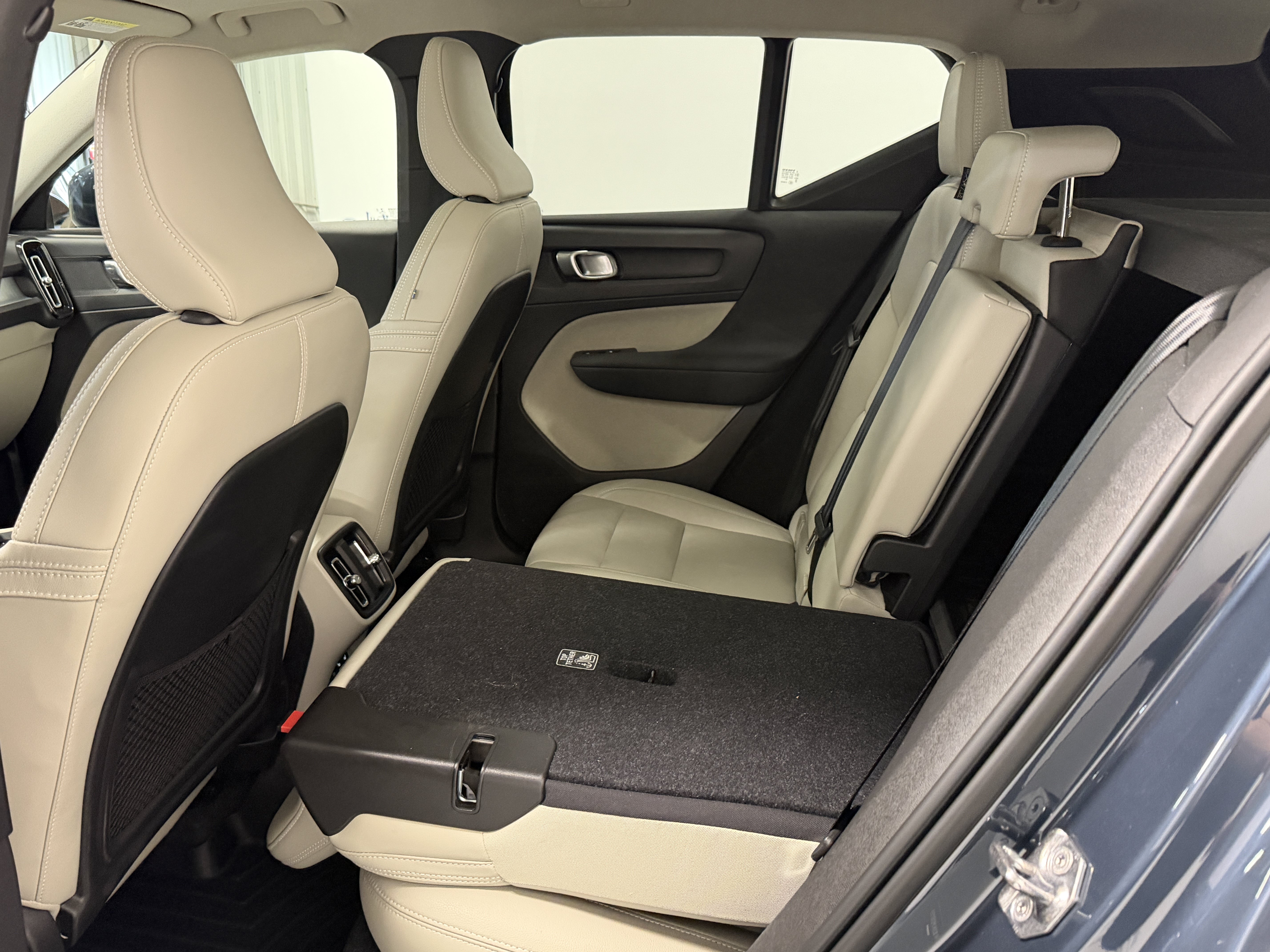 Used 2021 Volvo XC40 T5 Momentum w/ Premium Package AWD/4WD image 25