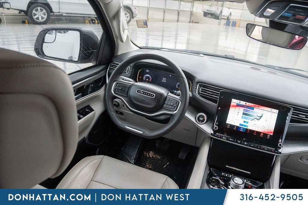 Used 2023 Jeep Wagoneer Series III w/ Preferred Equipment Group AWD/4WD image 14